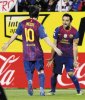  Guardiola tira la toalla. Lionel Messi y Xavi celebran sus goles.EFE.