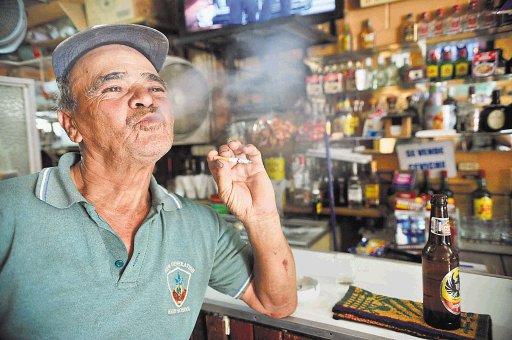  Fumar en lugar público le podrá costar ¢36 mil Ley regirá tres meses después de publicada