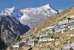  Warner a las puertas del Himalaya. Este es el pueblo donde se encuentra el escalador nacional rodeado totalmente de montañas.INternet.