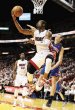  El Heat derrite a los Knicks. La defensa de los Knicks no puede frenar a las estrellas del Heat, incluido Dwyane Wade.AFP.