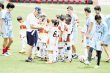  El Sur sí que se les atraganta. Los florenses compartieron ayer al final, con los niños del equipo de la categoría 2002.A. Otárola.