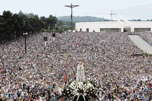  Peregrinación a Fátima con récord de asistentes Se celebró 95 aniversario de aparición de la Virgen