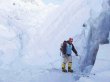  Warner está más cerca. Ayer el montañista nacional volvió a atravesar la cascada de Khumbu, un glaciar con peligrosas grietas. Warner Rojas.