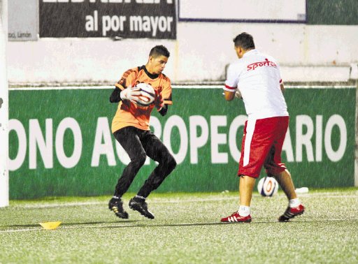 Johnny Aguilar: “Por ese gol no soy el peor” Portero del Santos, toma con calma las críticas