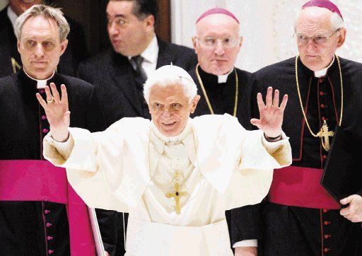  Vaticano llama “criminal” nuevo libro De filtraciones