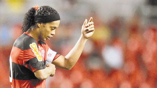  “Dinho” llegó borracho. Ronaldinho sigue haciendo de las suyas y ahora llegó borracho.