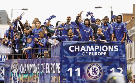  Chelsea celebró en Londres su Champions. Un bus decorado de azul y con la leyenda, “Campeones de Europa”, llevó a los jugadores del Chelsea.