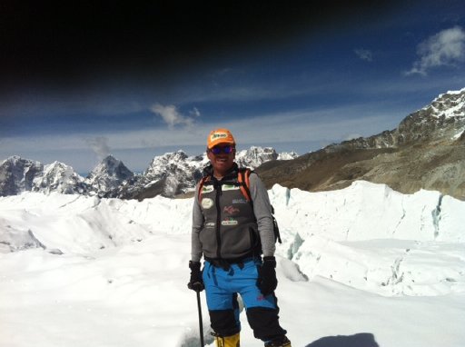 Warner Rojas sigue su ascenso al Everest. 