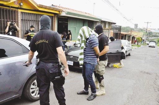  Caen 8 por secuestro y asalto de madre e hijo Detenidos tras 11 allanamientos en Alajuela y Puntarenas