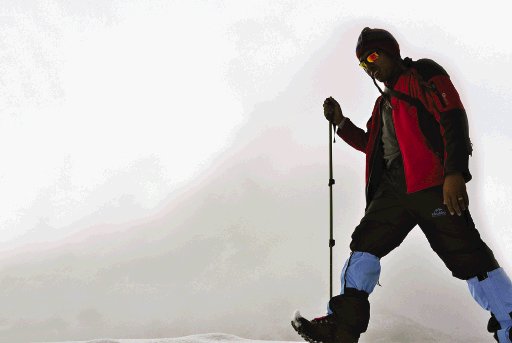  “Ellos son salidos de la realidad”. Más de 12.000 sherpas residen en Khumbu (a 3.500 metros de altura), la puerta de acceso a la cara sur del Everest en Nepal. Internet.