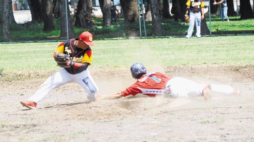 Arrancaron semifinales del campeonato de béisbol. Ramón Valladares, Liceo (1) queda fuera en segunda.J. Rivera