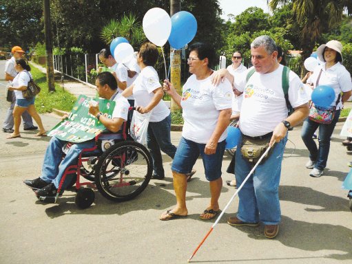  Lucha de 16 años sigue. En Pérez Zeledón marcharon personas con alguna discapacidad y niños del Centro de Enseñanza Especial.Alejandro Méndez.