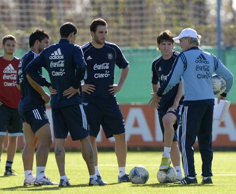 Los cuatro primeros, cara a cara en la eliminatoria sudamericana. Argentina recibirá a Ecuador este sábado, en Buenos Aires. AFP.