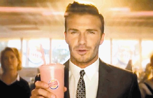  Beckham batidos. Beckham espera que la gente vea a Burger King saludable.
