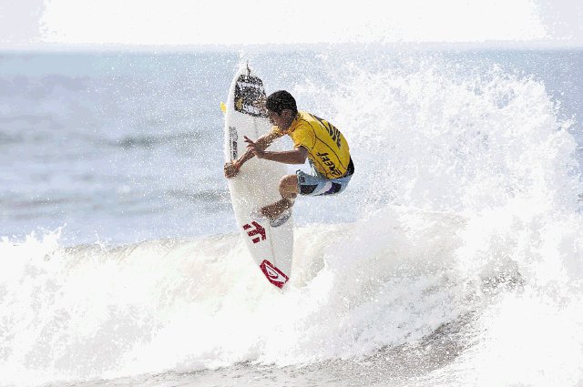 Cero fútbol. En Jacó habrá un duelo entre los surfistas de las costas del Pacífico y Caribe.Archivo.