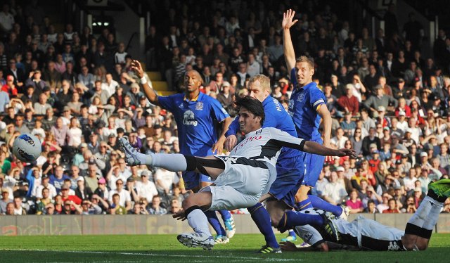 Fulham y Everton reparten puntos, Ruíz anotó de tiro libre. Ruíz sigue encendido en la red contraria con su segundo gol consecutivo en la Premier.
