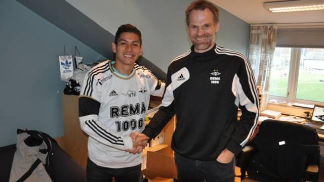 Gamboa firmó cinco años con el Rosenborg. El laterla tico se mostró feliz por su nuevo contrato.Cortesía: Facebook de Gamboa