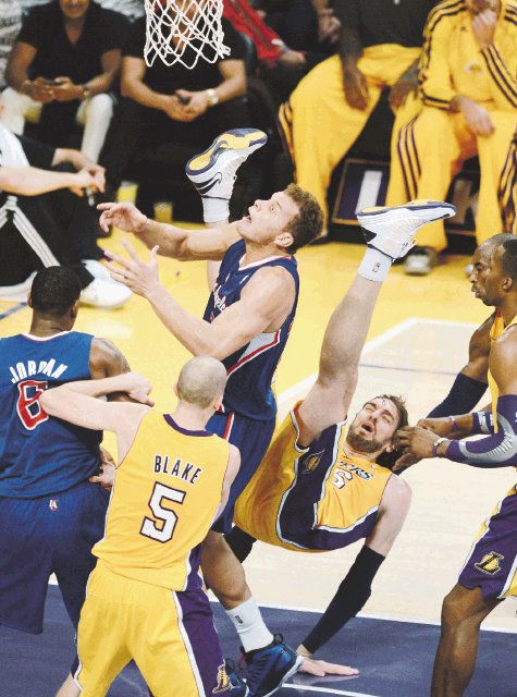 Los Lakers más malos en 34 años. Lakers cayeron ante los Clippers por 105-95, en el “clásico” de Los Ángeles. EFE.