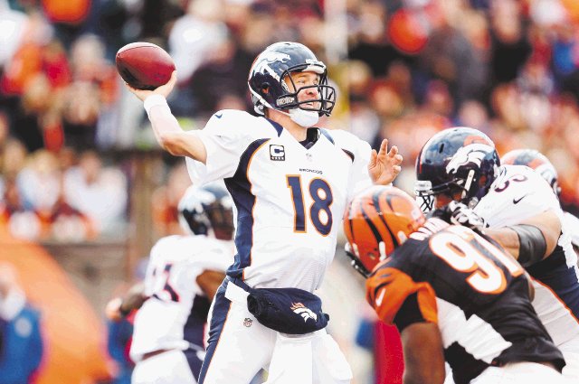  Broncos sacan la casta. El veterano mariscal de campo, Peyton Manning, sigue mostrando buen nivel con los Broncos de Denver.afp.