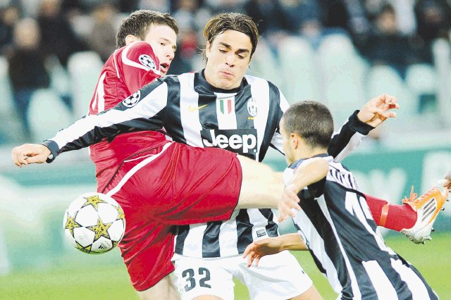  “Juve” a cuidar la cima. Juventus espera emular su triunfo en Champions (4-0 ante el Nordsjaelland), frente al Pescara. AP.