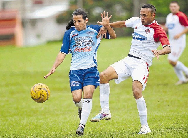  Atlético ganó a puro coraje. El lateral Biron Flores (azul) fue pieza clave para el triundo de Atlético Junior.Rafael Pacheco