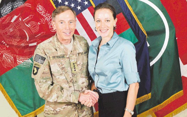  Escándalo en la CIA David Petraeus renunció tras conocerse aventura extramarital