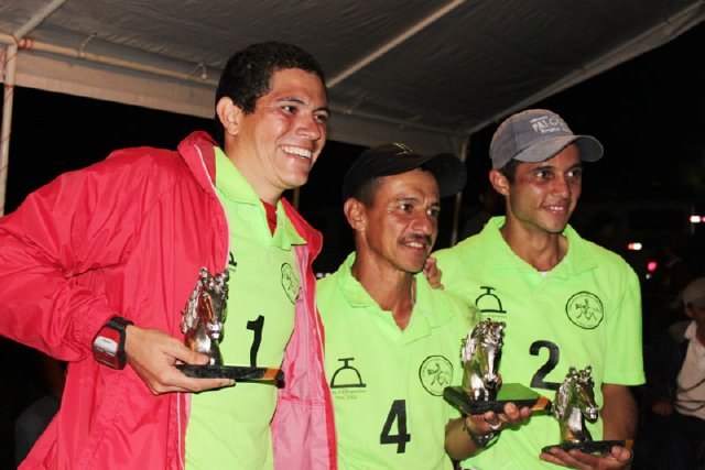 Jinetes más cerca de Centroamericanos. Martín Salazar (3 lugar FEI), Julio Cesar Alfaro (1 lugar FEI), Byron Alfaro (2 Lugar FEI). Cortesía.