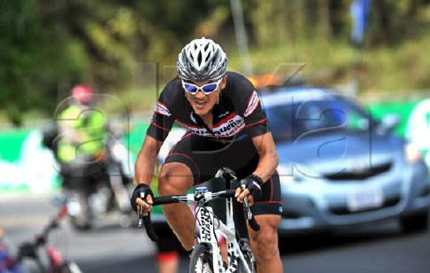 Colombia se aseguró título de la Vuelta a Higuito. Alex Cano con un tiempo de 30 minutos y ocho segundos (30.08), ganó la etapa de hoy. Meylin Aguilera.