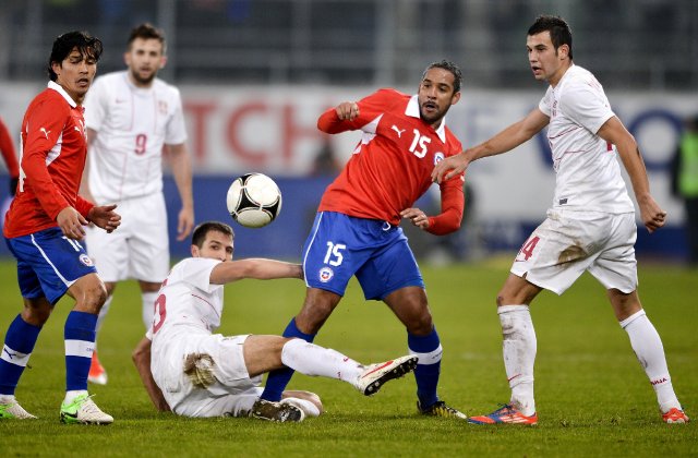 Serbia gana a Chile (3-1) en mal partido de la Roja en Suiza. 