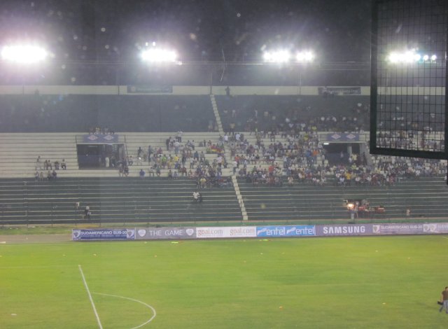 Escaso público previo a juego de la “Sele”. Estadio Ramón “Tahuichi” Aguilera previo al juego. Kenneth Hernández. 