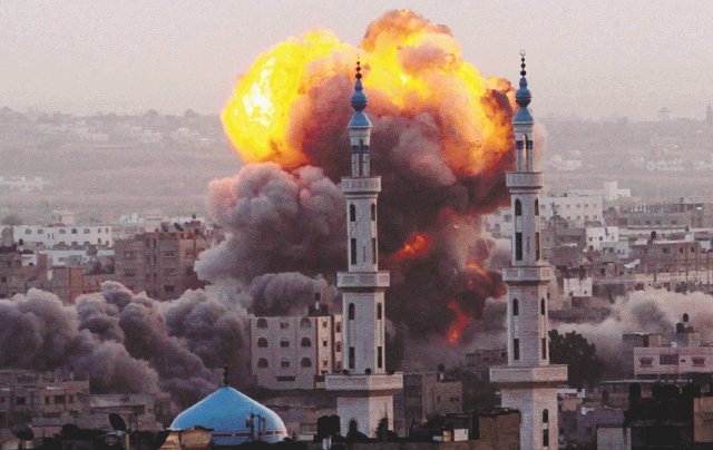 Bombardeos no cesan en Gaza. Bombardeos en Gaza. EFE