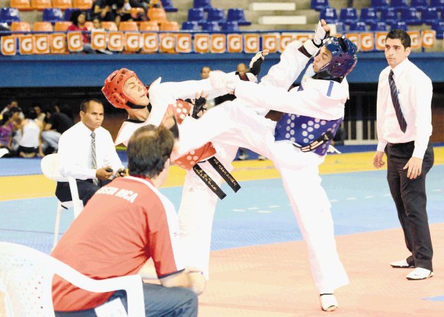  Ocho medallas en taekwondo. Alonso Jiménez (rojo) obtuvo plata. Fotos Cortesía Icoder.