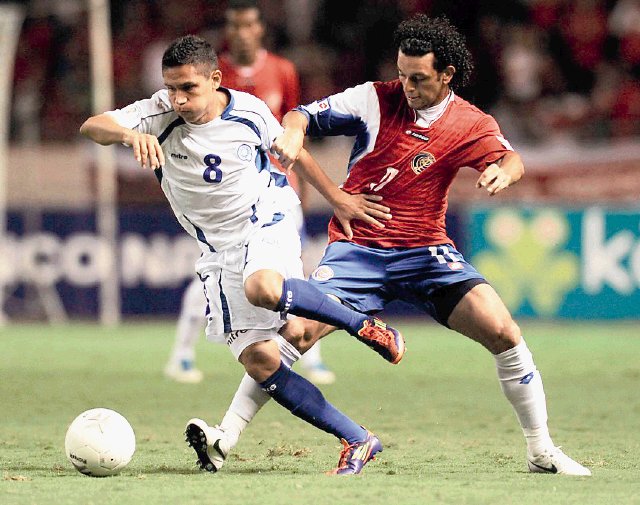  Es un partido de alto riesgo. El viernes de la otra semana es el duelo crucial. Costa Rica y El Salvador se juegan seguir con vida en la eliminatoria. Archivo.