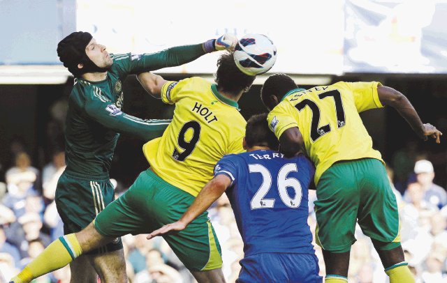 El Chelsea vapulea al Norwich en Stamford Bridge. Aunque comenzó perdiendo con un gol al minuto 11’, Terry y compañía le dieron vuelta al marcador. Foto: AP.