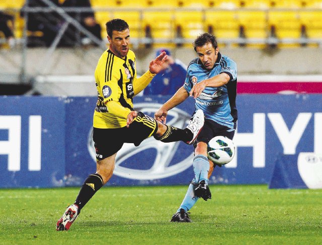 Del Piero debuta en fútbol australiano. El italiano juega en el exequipo del volante costarricense Carlos Hernández. Foto: AFP