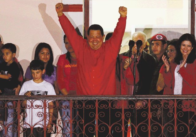  Chavismo seguirá en Venezuela Principal contrincante, Henrique Capriles consiguió el 44 por ciento de los sufragios