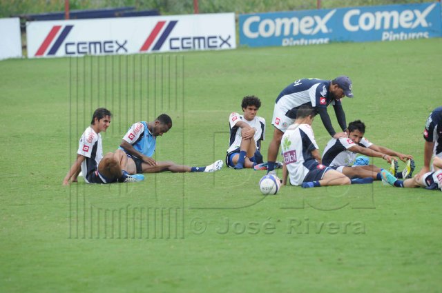Pinto pide a sus jugadores que “entreguen todo” ante El Salvador. La Selección de Costa Rica continúa con sus entrenos en el Proyecto Gol. José Rivera.