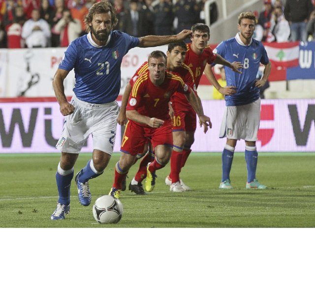 Italia vence a Armenia, pero sigue sin convencer. Pirlo marcó de penal. EFE