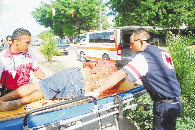  Lo apuñalan en el pecho por resistirse a asalto. El asalto fue a las 9 a.m. El herido es vecino de El Roble y quedó hospitalizado en San José.Andrés Garita.