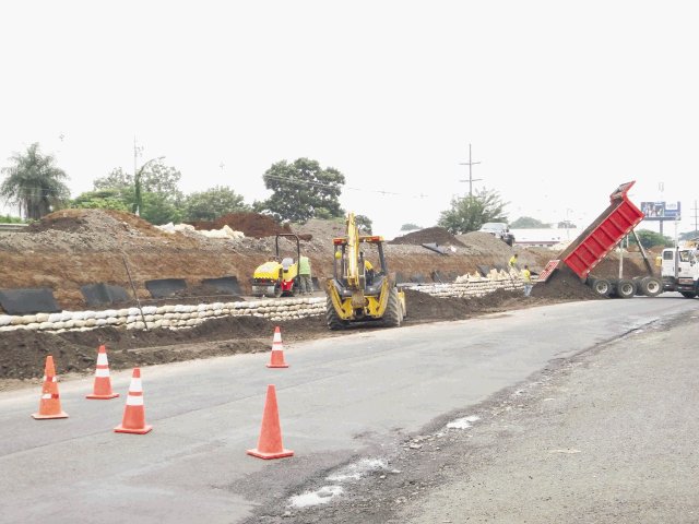  Usuarios y comerciantes viven calvario por obras en carretera Carretera Bernardo Soto es intervenida desde el año anterior