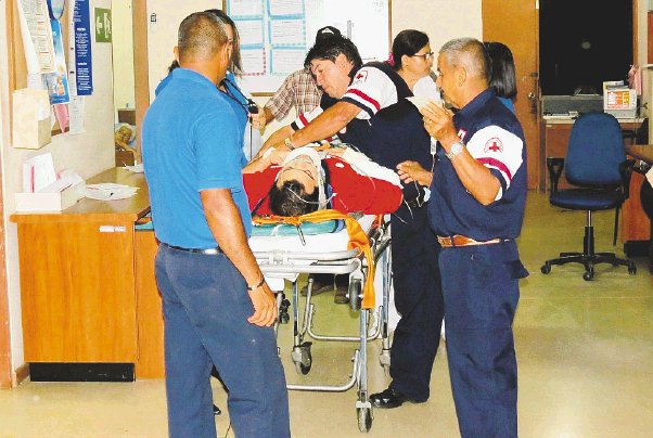  Heridos al caer ascensor. Los afectados fueron trasladados a la clínica local y luego al Hospital de San Carlos Edgar chinchilla.