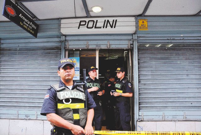  Roban 80 pistolas en armería Encargado de la Armería Polini dio aviso a autoridades