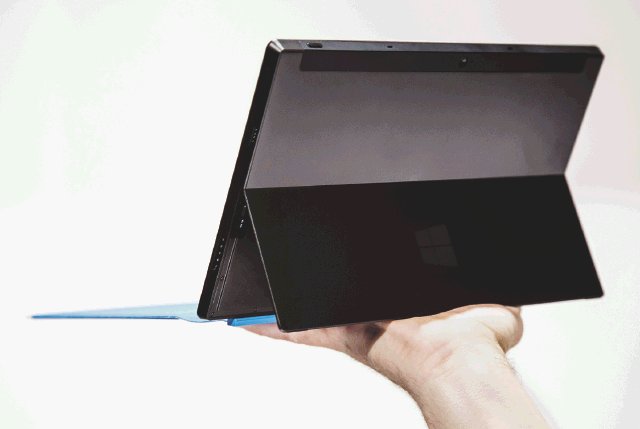 Nueva tableta. Surface tiene cubierta que opera de teclado.AP.