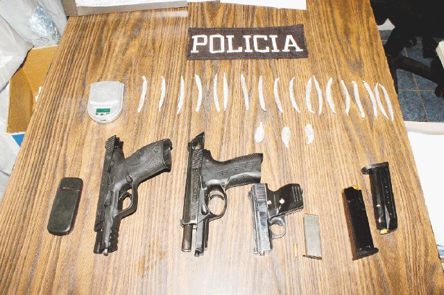  Barrida policial en Puntarenas. La Policía decomisó armas y droga. Andrés Garita.