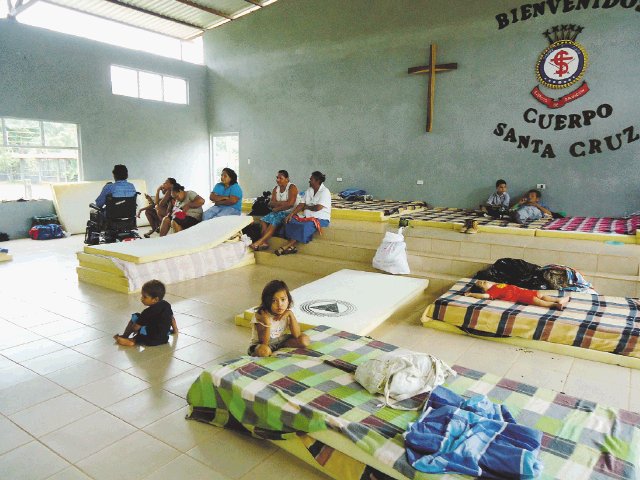  Merma la lluvia, pero afloran los daños en Guanacaste . Muchos quedaron sin casa y sin servicios básicos. Ayer seguían en albergues. cinthya Bran.