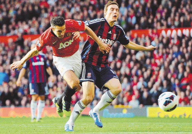 El Manchester United golea en Old Trafford a un rebelde Stoke. El holandés Robin Van Persie anotó al cierre de la primera parte. Foto: AFP.