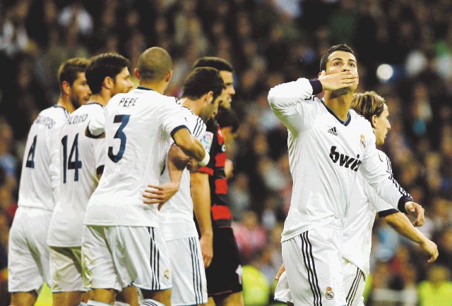 El Real Madrid supera el “virus FIFA”. Aunque no desplegó su mejor fútbol el Madrid se hizo de los tres puntos. Foto: AP.