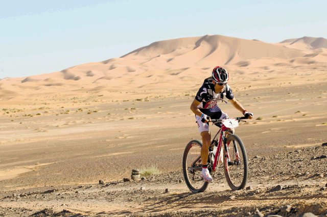  ¿La tercera será la vencida?. Heras ganó este año, por cuarta vez, el Milenio Titan Desert en Marruecos. Cortesía Komunica2