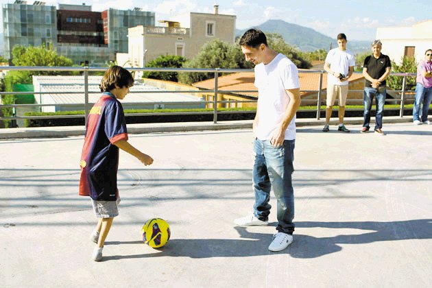  Niño cumplió su sueño. Gabriel Muñiz con Lionel Messi.