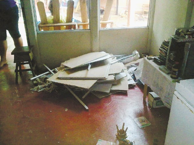  Daños en casas empeoraron. Paredes dañadas cayeron con el sismo del martes. C. Bran.
